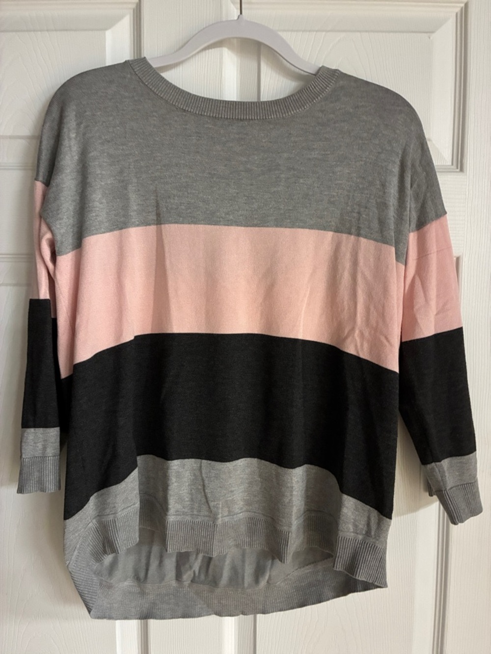 Cable & Gauge Gray Pink and Black Colorblock Women's Sweater